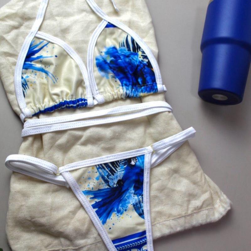 Marquinha Biquini Estampa Azul com Off White Fio Design Moderno e Confortável para Praia e Piscina