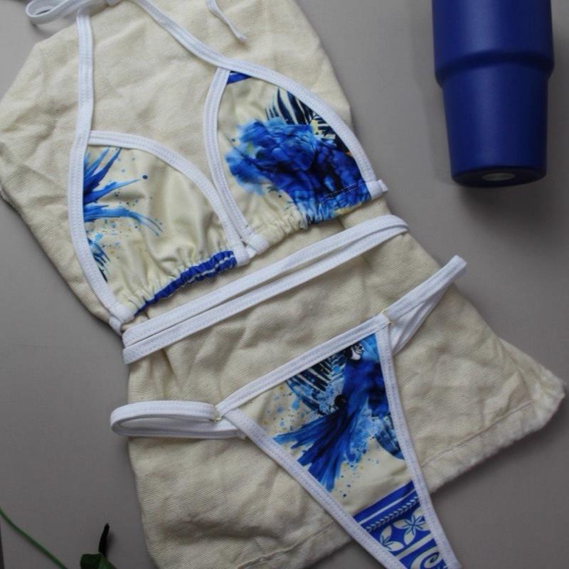 Marquinha Biquini Estampa Azul com Off White Fio Design Moderno e Confortável para Praia e Piscina