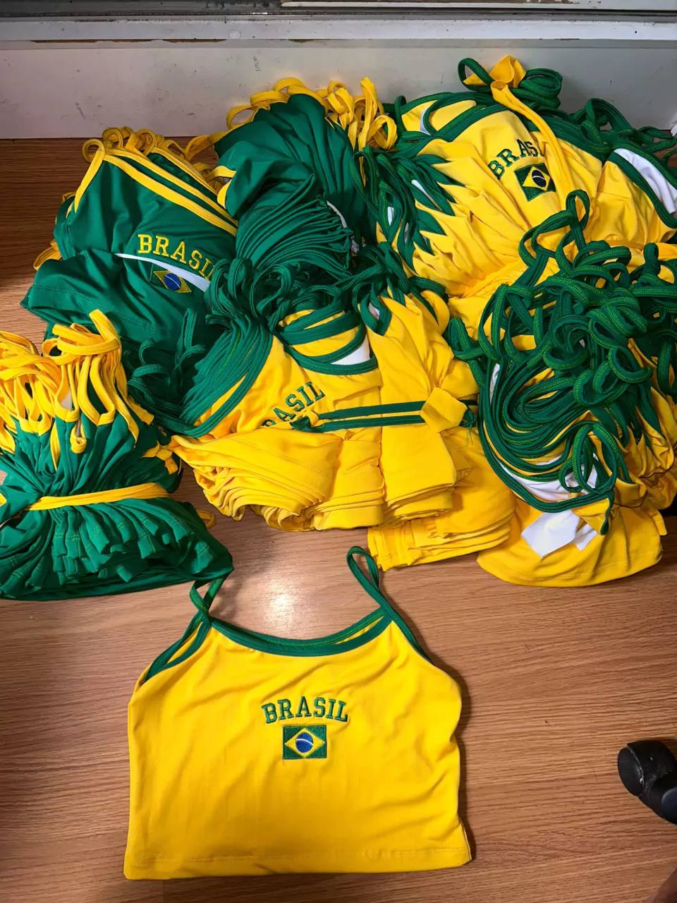 Conjunto Blusa e Calcinha Biquini Fio dental Brasil Core